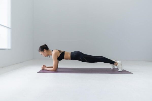 Các bài tập gym giảm mỡ toàn thân cho nữ Plank